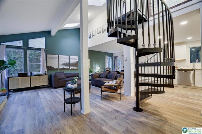 Foto del edificio - 421 King Arthur Rd