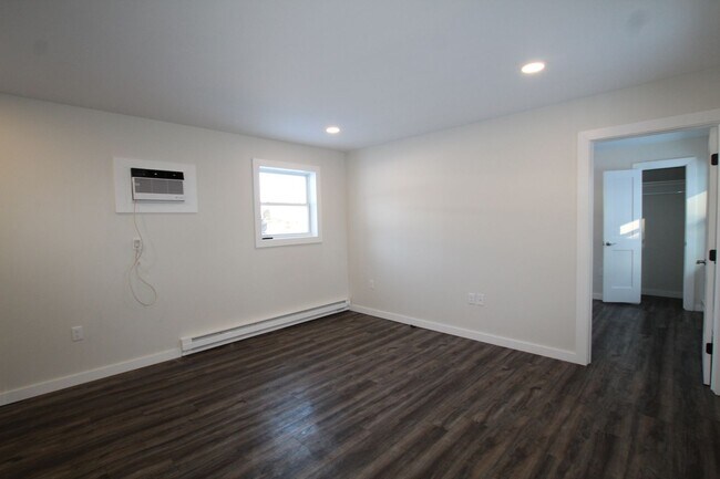 Foto del edificio - Beautifully remodeled and completed 1 bedroom apartment. FREE MONTH OF RENT!*