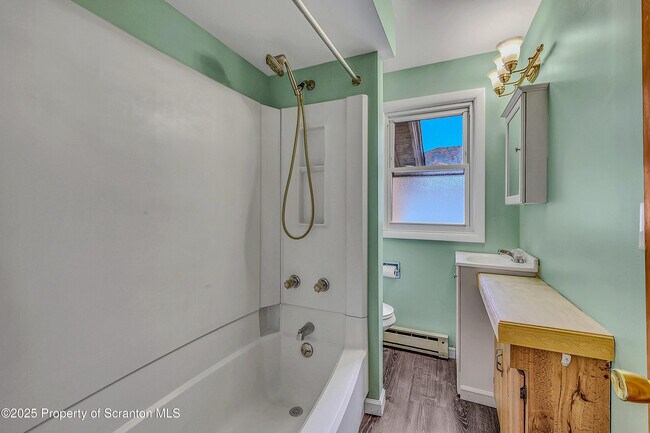 Foto del edificio - 1703 Green Ridge St