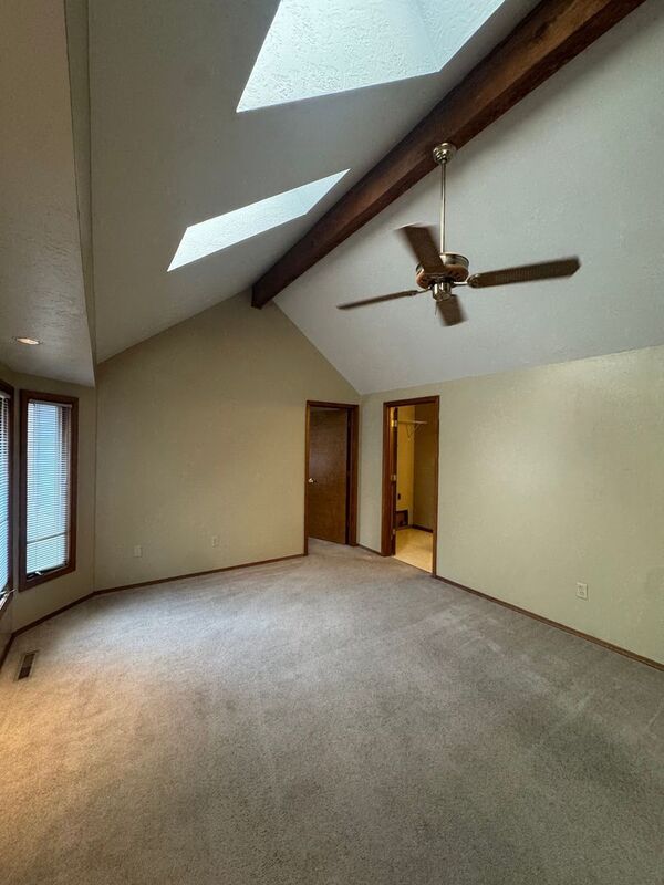 Building Photo - 510 E Elm St