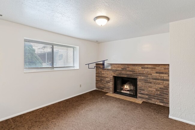 Building Photo - Roy Utah Twin Home for Lease!