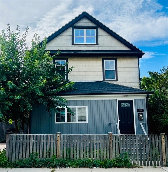 Foto del edificio - 246 Blanchard Rd