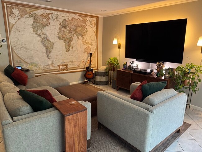 Living Room - 3312 S Oak Dr