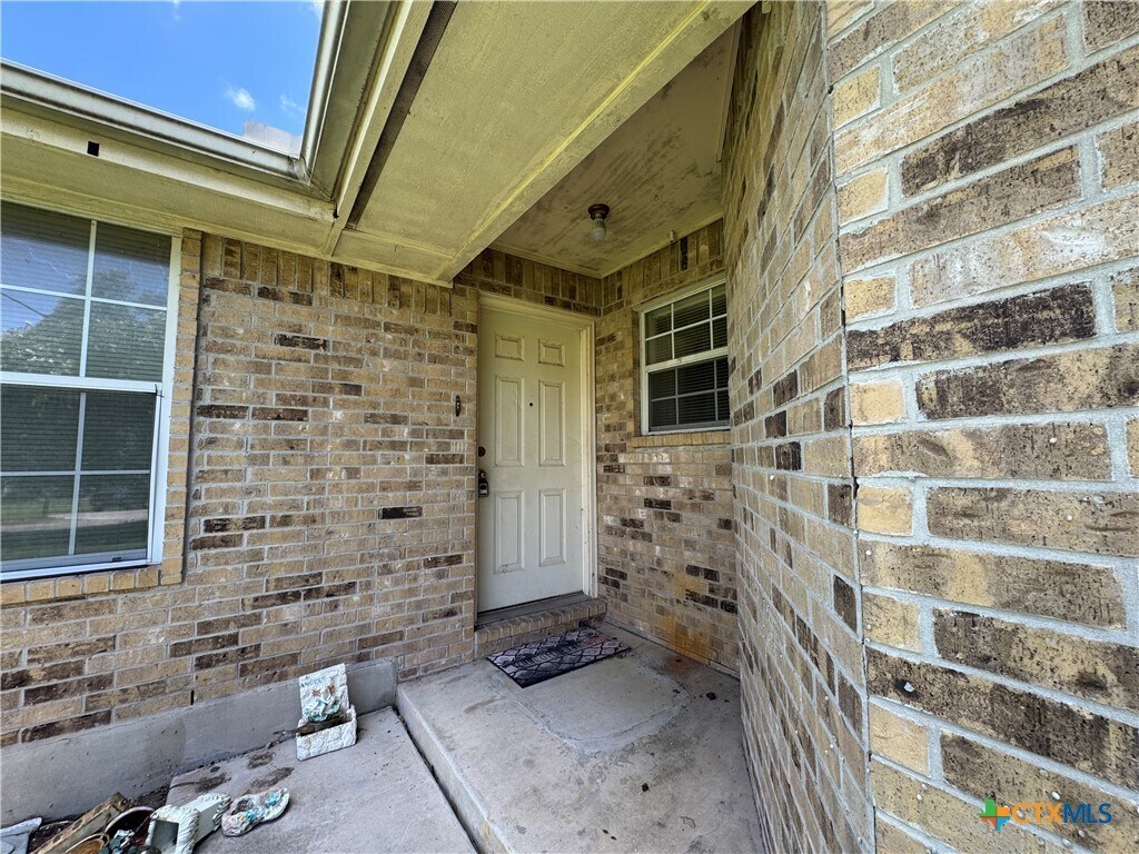 Building Photo - 2740 Maple Tree Rd
