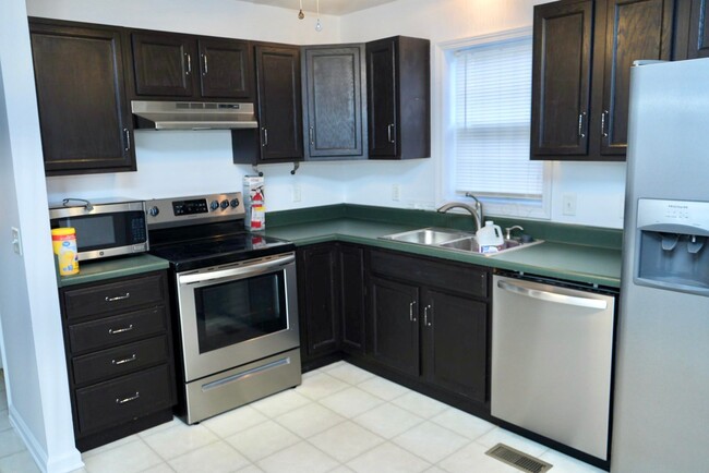 Building Photo - 3 Bedroom House Available Near Gordonsville