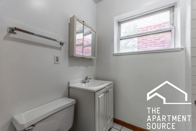 Foto del edificio - 3153 W Argyle St