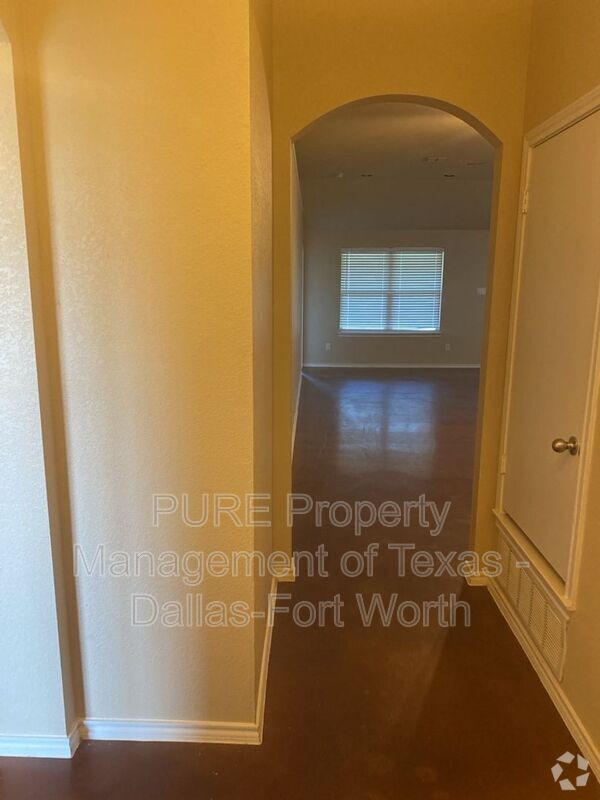 Building Photo - 7320 Mistletoe Trail