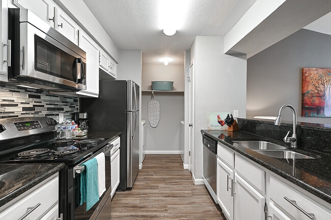 Building Photo - Cedar Creek Apartments