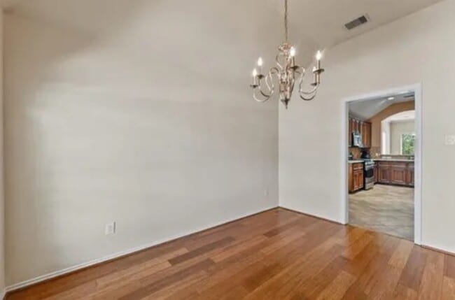 Building Photo - 21 Palm Desert Dr