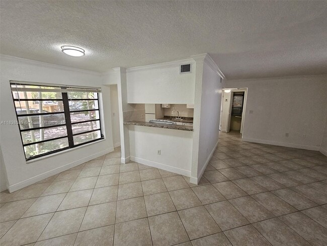 Building Photo - 235 Antilla Ave