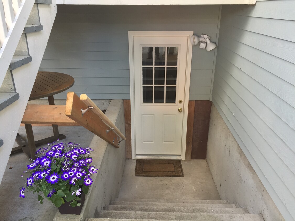 Primary Photo - 4764 34th Ave NE