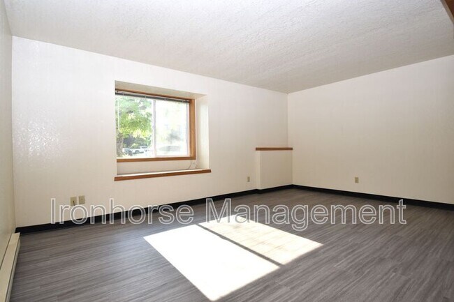 Building Photo - 519 S 15th Ave