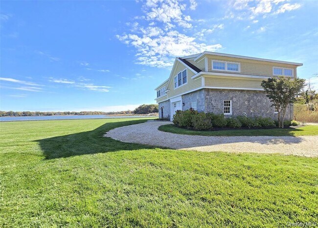 Foto del edificio - 81 Old Field Rd