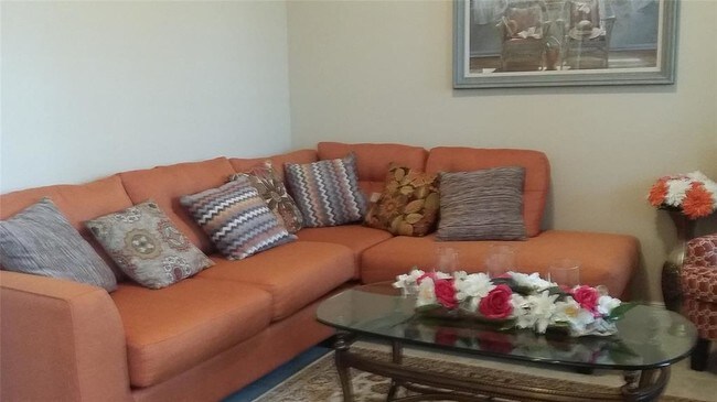 Foto del edificio - 8943 Cypress Shrub Trl