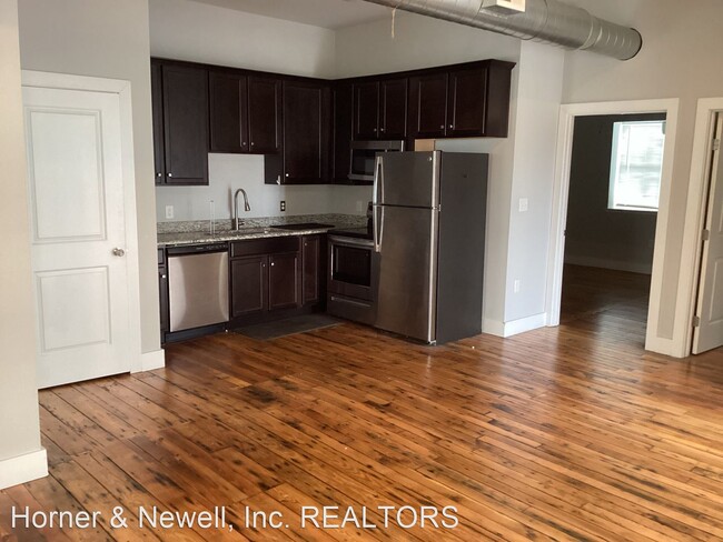 Building Photo - 2 br, 1 bath House - 112 West Irvin Street...