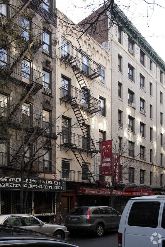 Foto del edificio - 216 Thompson St