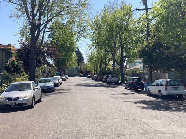 Building Photo - Wonderful Home on a Quiet Street