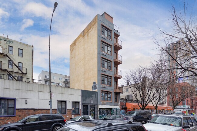 Building Photo - 135 Boerum St