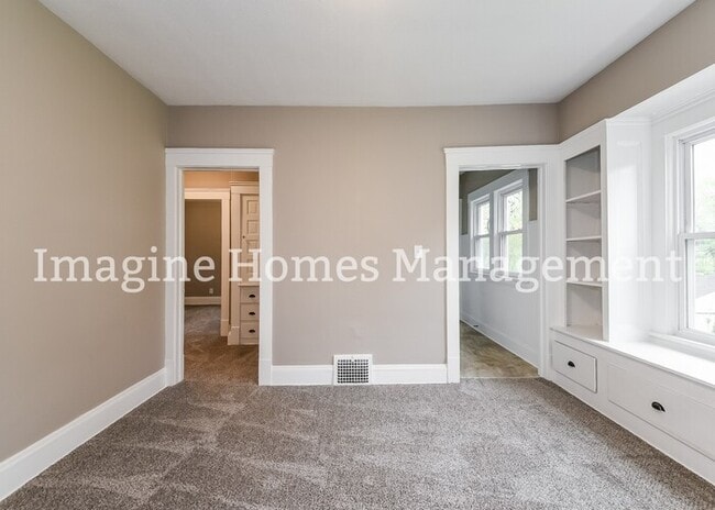 Building Photo - Newly Renovated 2 Bedroom Unit in Lakewood