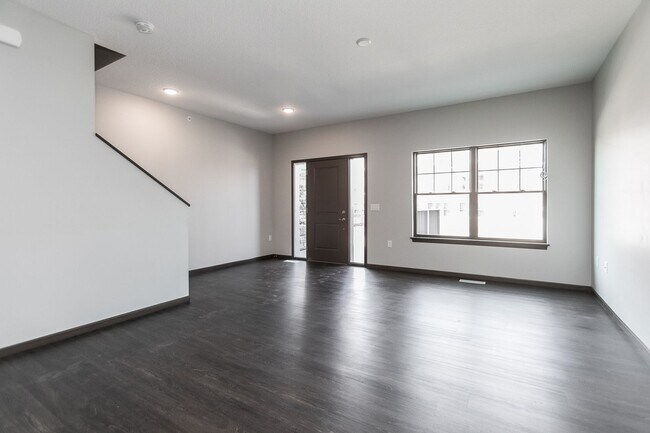 Building Photo - End Unit Townhome Just Blocks Away From Do...