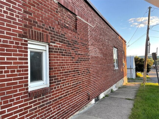Building Photo - 375 Prospect St