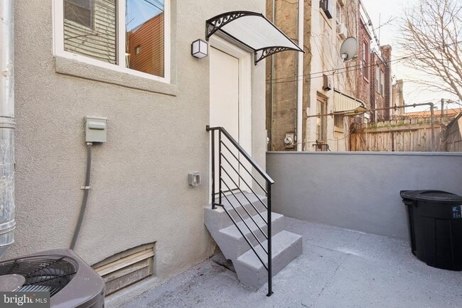 Building Photo - 2242 S Bonsall St