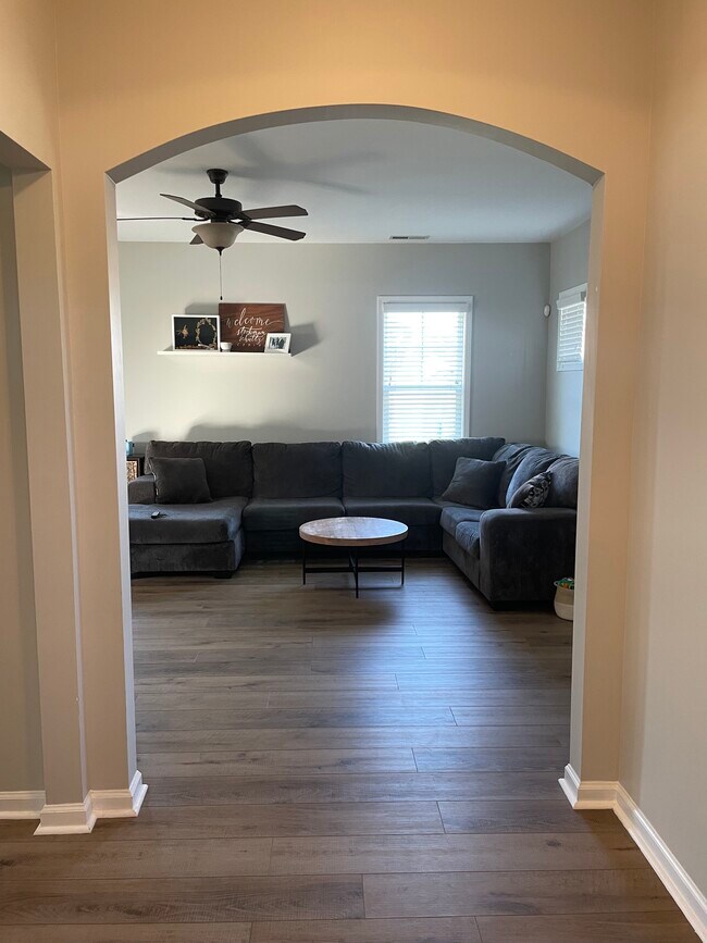 Foto del edificio - 311 Pebble Shore Dr