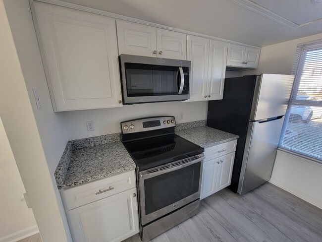 Photo - 1550 Fairfax Dr House