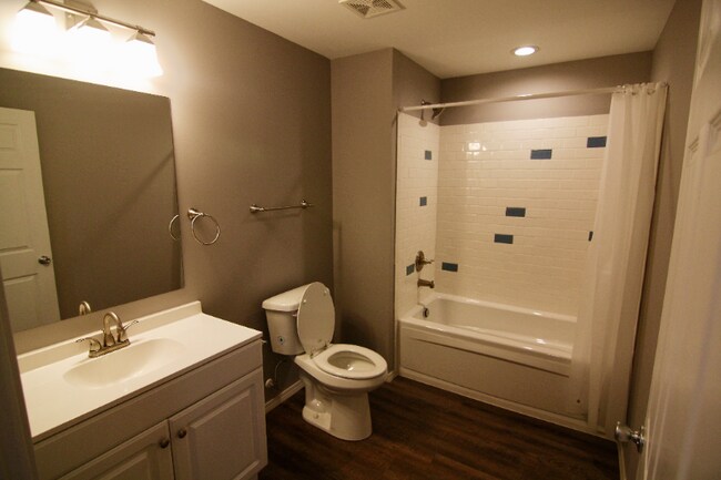 Foto del edificio - 1306 E 11th St