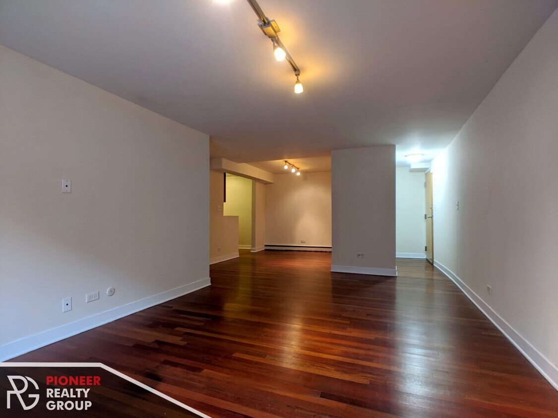 Foto principal - 630 W Wrightwood Ave