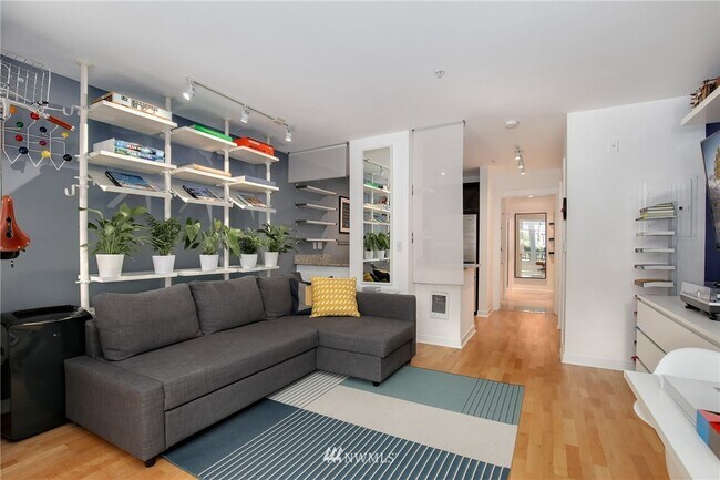 Building Photo - 1607 15th Ave