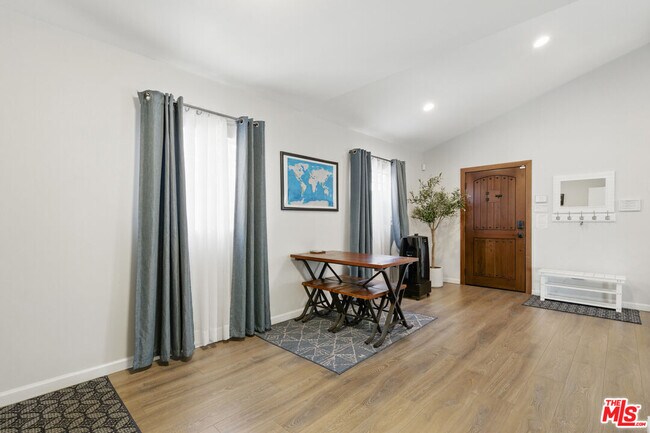 Foto del edificio - 1209 Forest St