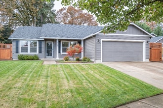 Building Photo - 918 NE Oakmont Loop