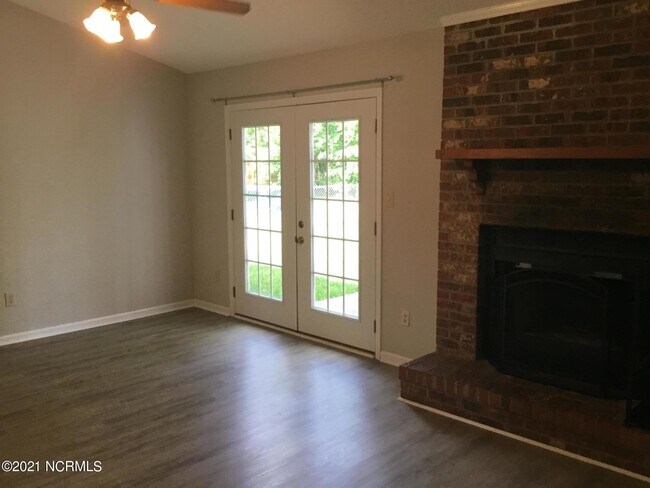 Foto del edificio - 2113 Rolling Ridge Dr