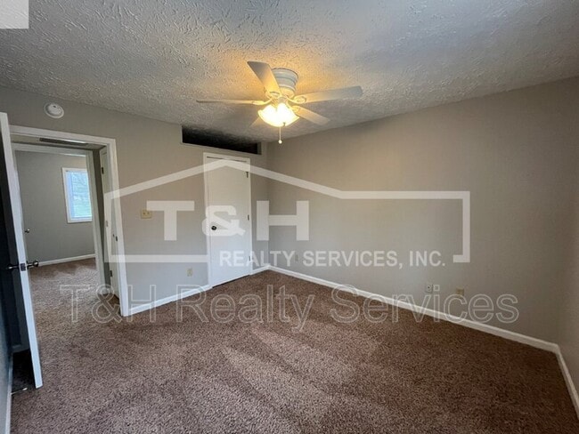 Building Photo - 1527 Stacy Lynn Dr