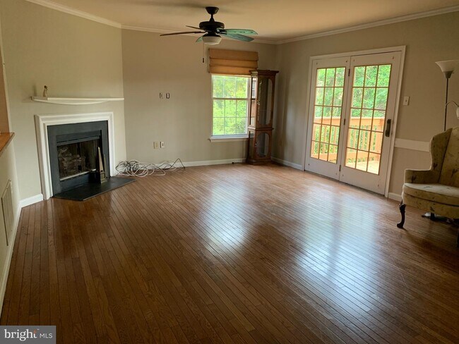 Building Photo - 758 Shropshire Dr