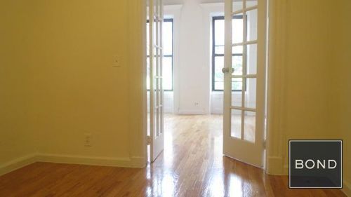 Building Photo - 325 E 93rd St
