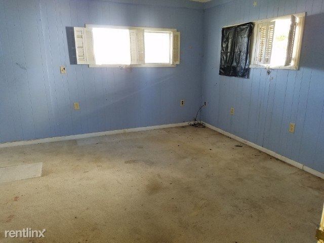 Building Photo - 4 br, 1 bath House - 2011 Stonewall Drive