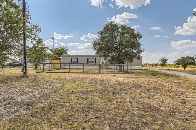 Building Photo - 517 Crossroads Dr