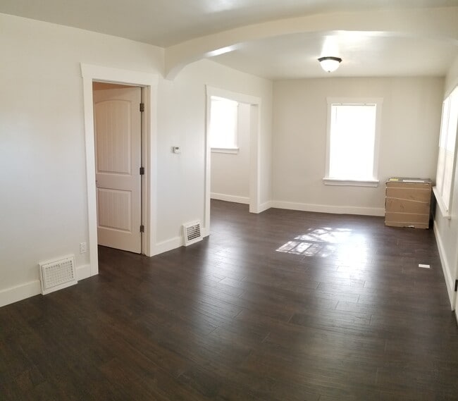 Building Photo - 649 S 500 E