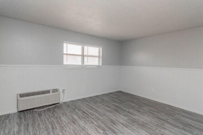 Foto del edificio - Move-In Special No Deposit HURRY ENDS SOON!!
