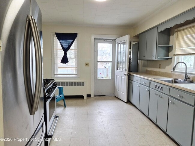 Building Photo - 70 2nd St