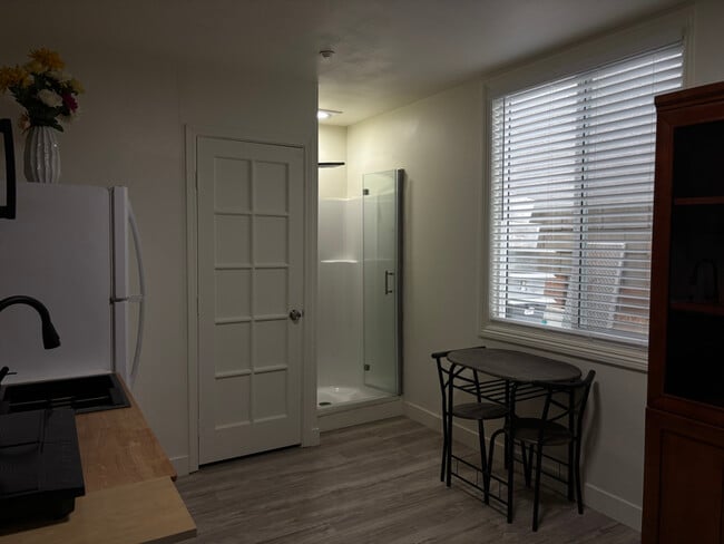 Foto del edificio - 15111 Hemlock Ave