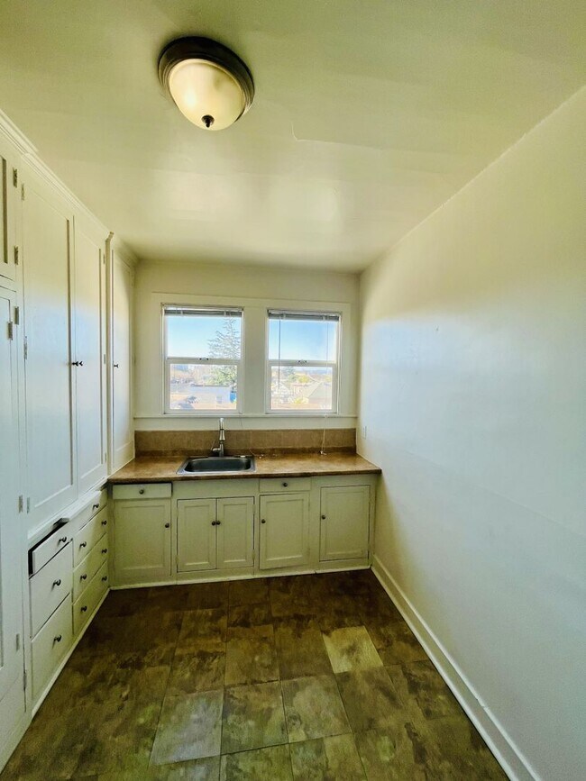 Building Photo - Charming Studio Unit for Lease in Emeryvil...