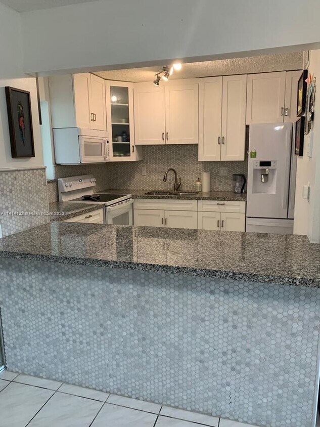 Foto principal - 9140 Fontainebleau Blvd