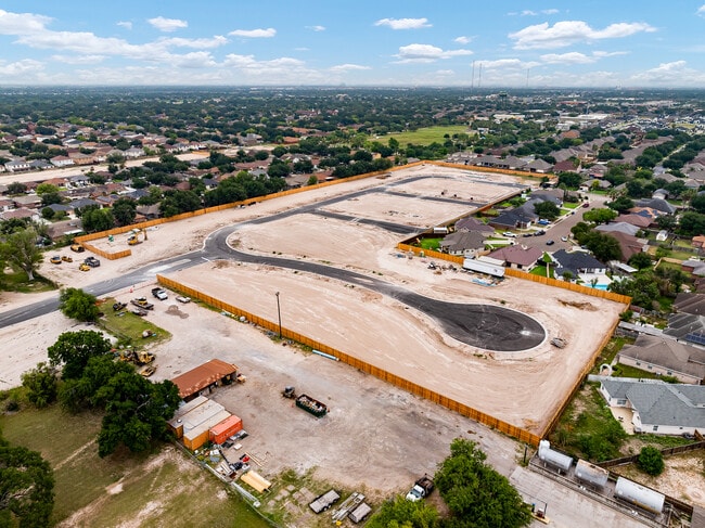 Building Photo - Villas on Ware (Central Leasing)