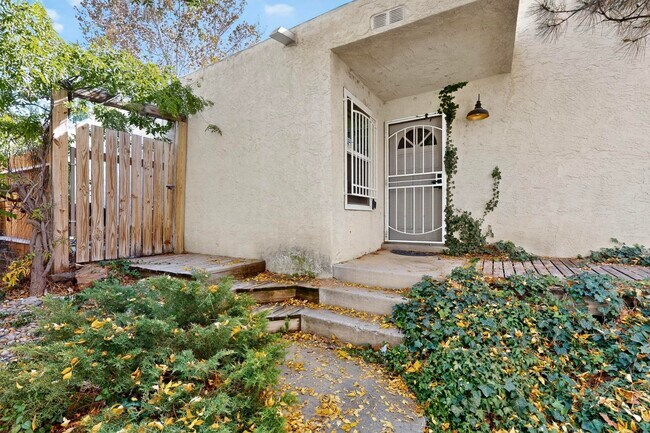 Foto del edificio - 5528 Overlook Dr NE