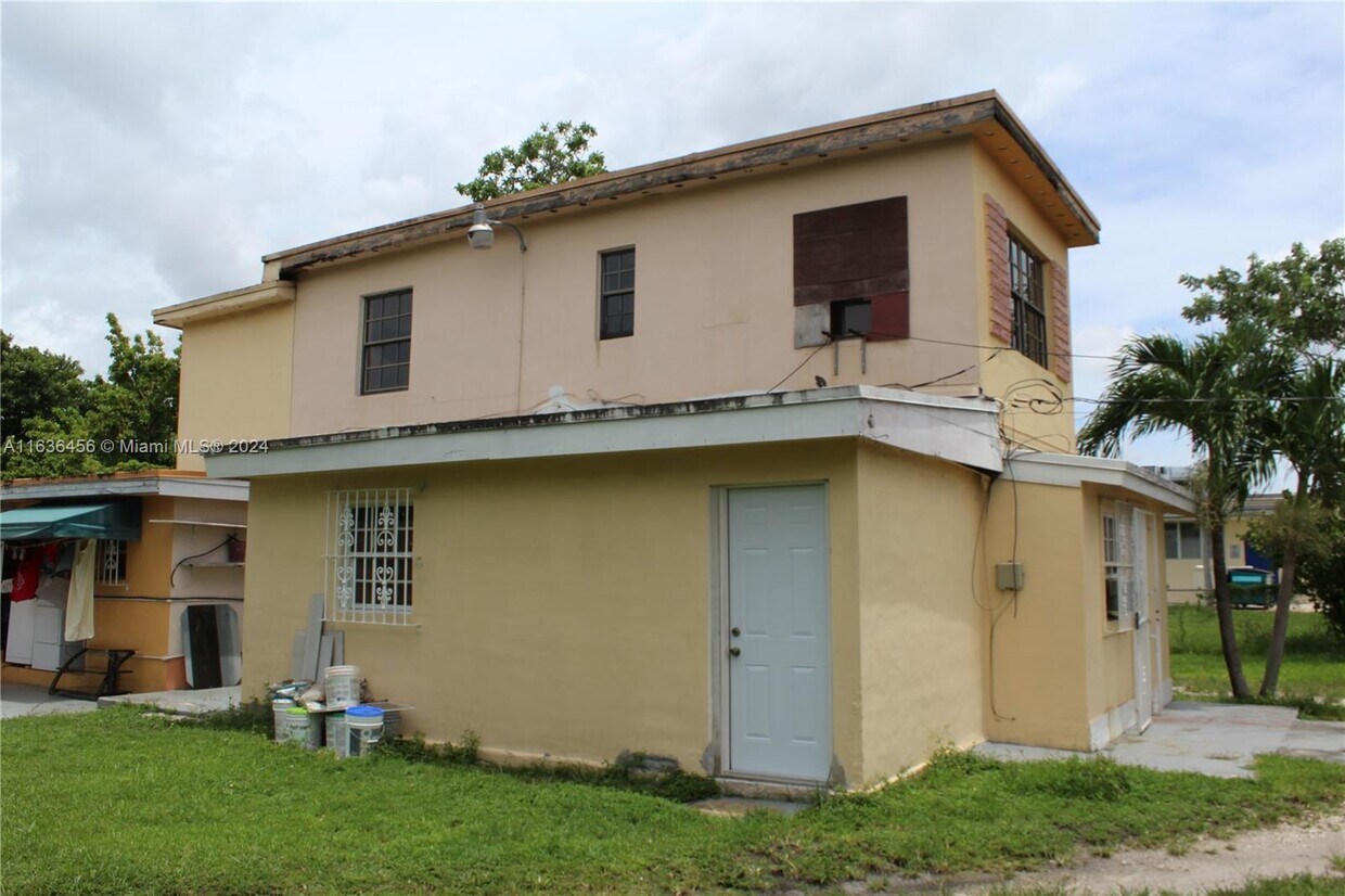 Primary Photo - 765 W 23rd St