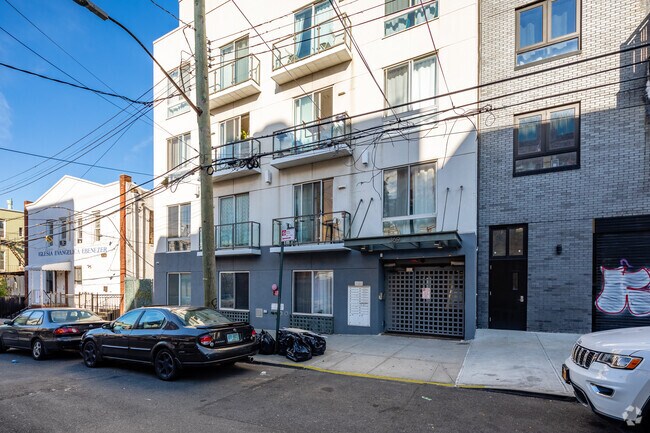 Building Photo - 369 Harman St