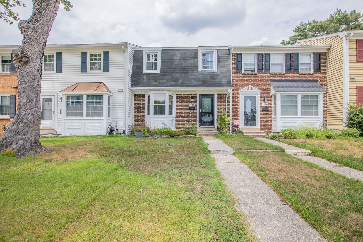 Primary Photo - Gorgeous 3 BR/2.5 BA Townhome in Crofton!